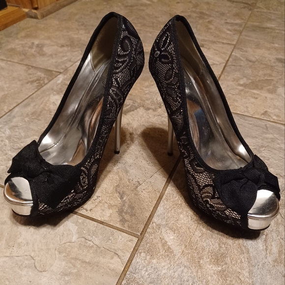 Black and Silver Lace Peep Toe Heels With Bow Size 7 1/2 - Picture 3 of 11